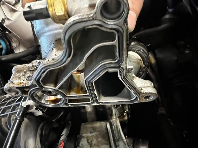 BMW640i グランクーペ フィルターハウジング交換　オイル漏れ修理