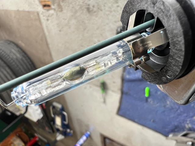 クライスラージープ・グランドチェロキー　HIDバルブ交換　輸入車 外車 整備 ヘッドライト