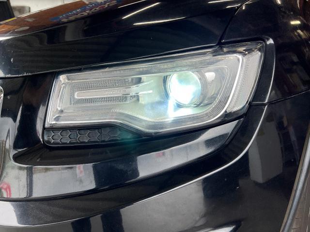 クライスラージープ・グランドチェロキー　HIDバルブ交換　輸入車 外車 整備 ヘッドライト