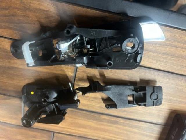 アルファロメオ ジュリエッタ インナードアハンドル交換