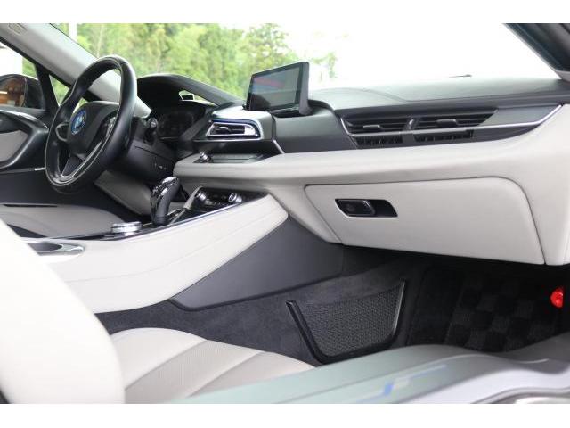 【入荷情報】BMW i8ベースグレード（2016年）が入荷しました！