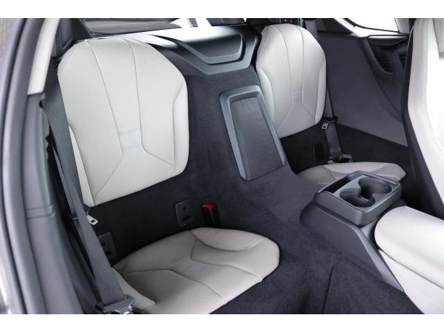 【入荷情報】BMW i8ベースグレード（2016年）が入荷しました！