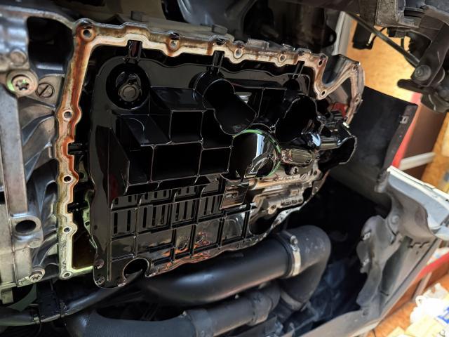 フォルクスワーゲン　パサート　オイル漏れ修理