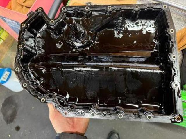 フォルクスワーゲン　パサート　オイル漏れ修理