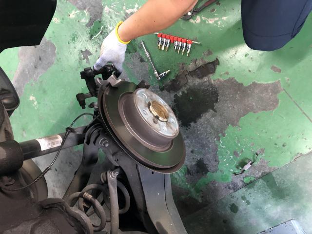 MINI　ミニクーパー　クロスオーバー・リヤディスクパッド交換・ディラーだと工賃が高い！？ジャストオートで安く作業！！～【栃木県宇都宮市・下野市「ジャストオート」作業メニュー～