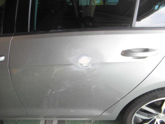 ゴルフ　ドアの修理　鈑金・塗装　凹み直し