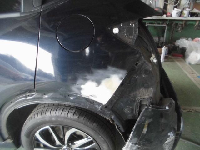 ヴェゼル　左後ろパネルのキズ　板金修理・塗装　バンパー交換　