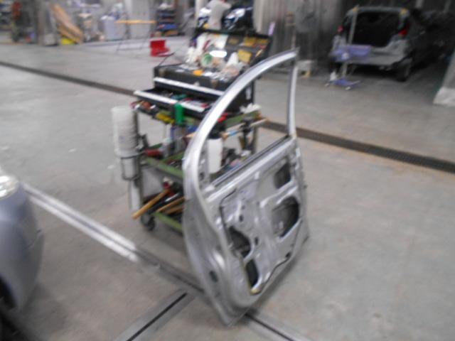 パッソ フロントドア・リヤドア・ロッカアウタパネルのキズ凹みの修理・部品取替・鈑金塗装