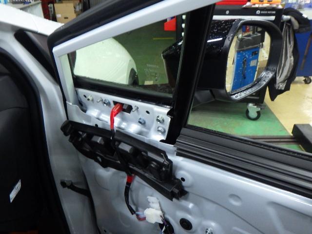 トヨタ　プリウス　右側ドアミラー交換（板金修理）