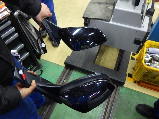 トヨタ　プリウス　右側ドアミラー交換（板金修理）