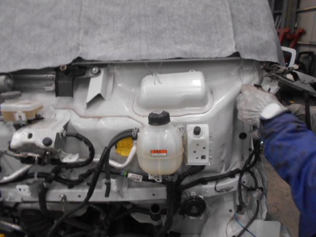 スズキ　エブリイ　フロント部分鈑金修理