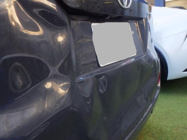 トヨタ　シエンタ　テールゲート　板金修理