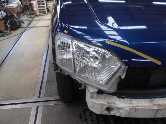 トヨタ　サクシード　フロントバンパー　右フロントフェンダー　鈑金修理