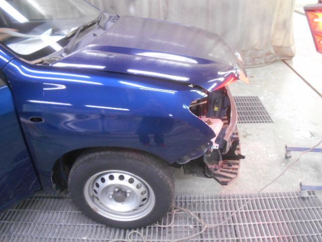 トヨタ　サクシード　フロントバンパー　右フロントフェンダー　鈑金修理