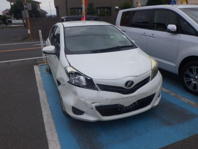 トヨタ ヴィッツ フロント部分 鈑金修理
