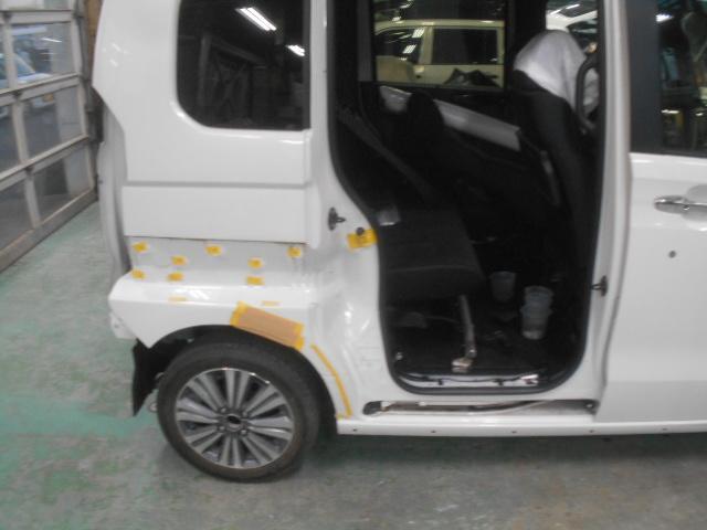 ホンダ N-BOXカスタム 右スライドドア 鈑金修理