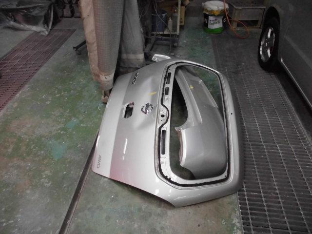 日産　モコ　リアバンパー　バックドア　鈑金修理
