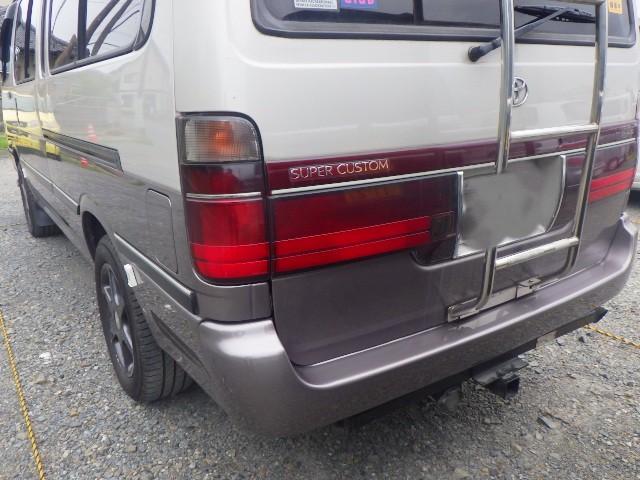 トヨタ　ハイエースバン　リアバンパー　左クオーター　鈑金修理