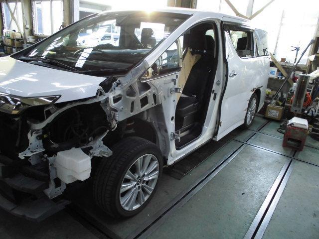 トヨタ　ヴェルファイア　左側面　鈑金修理