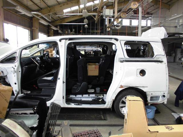 トヨタ　ヴェルファイア　左側面　鈑金修理