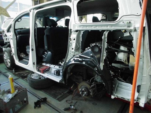 トヨタ　ヴェルファイア　左側面　鈑金修理