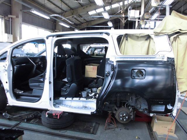 トヨタ　ヴェルファイア　左側面　鈑金修理