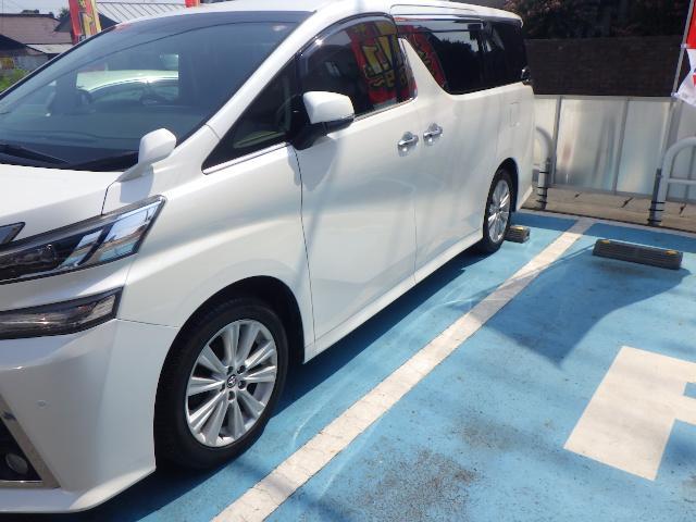 トヨタ　ヴェルファイア　左側面　鈑金修理