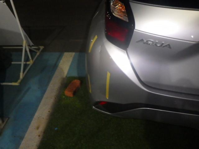 トヨタ　アクア　リアバンパー　鈑金修理