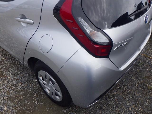 トヨタ　アクア　リアバンパー　鈑金修理