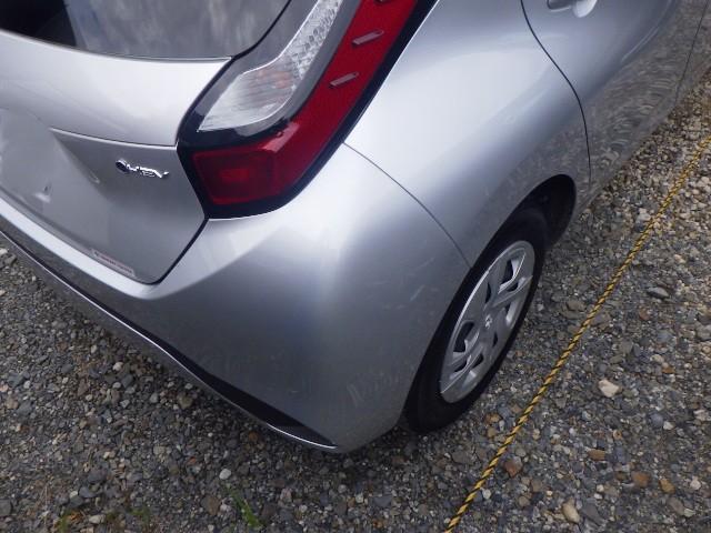 トヨタ　アクア　リアバンパー　鈑金修理