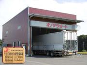 国から認められた自社認証工場にて整備を実施します。大型トラックはもちろん、軽自動車から承っております