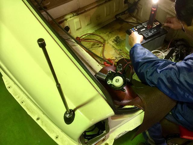 ラジオ オート アンテナ 作動 修理 整備。 ジャガー 旧車 絶版車 ビンテージカー クラシックカー 修理 車検 整備。