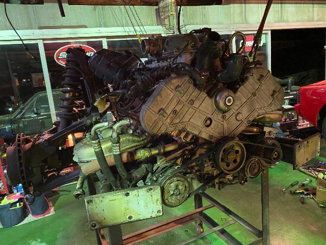 フェラーリ 348tb 納車前整備 エンジン脱着作業。   栃木県 小山市 カワマタ商会グループ(株)Kレボリューション