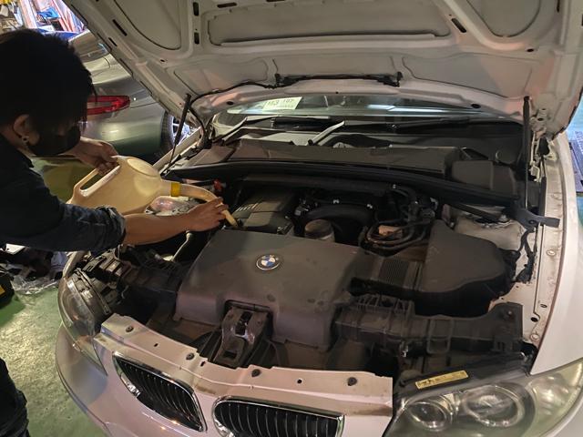 BMW 116i MOTUL モチュール エンジン・オイル 交換 作業。BMW 車検 整備 修理。群馬県前橋市のM様 ご依頼ありがとうござます。      栃木県 小山市 カワマタ商会グループ(株)Kレボリューション