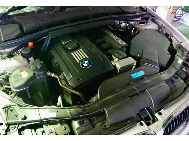 BMW i MOTUL エンジン・オイル エレメント 交換作業。BMW 車検 整備