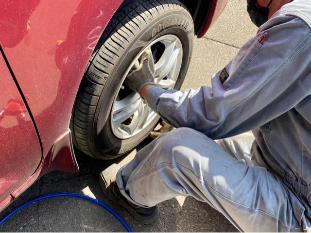 TOYOTA トヨタ カローラルミオン 1.5G スタッドレスタイヤからノーマルタイヤに交換作業。茨城県結城市のA様 ご依頼ありがとうござま。       栃木県 小山市 カワマタ商会グループ(株)Kレボリューション