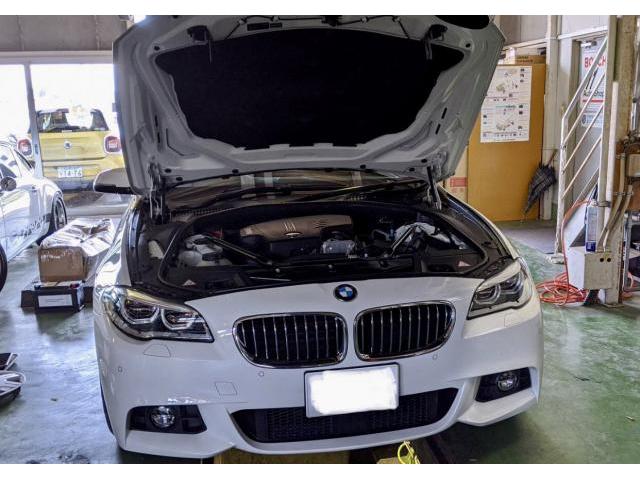 BMW 523i Mスポーツ MOTUL モチュール エンジンオイル交換作業。BMW車検整備修理。栃木県下都賀郡野木町K様 ご依頼ありがとうござます。     栃木県小山市カワマタ商会グループ(株)Kレボリューション