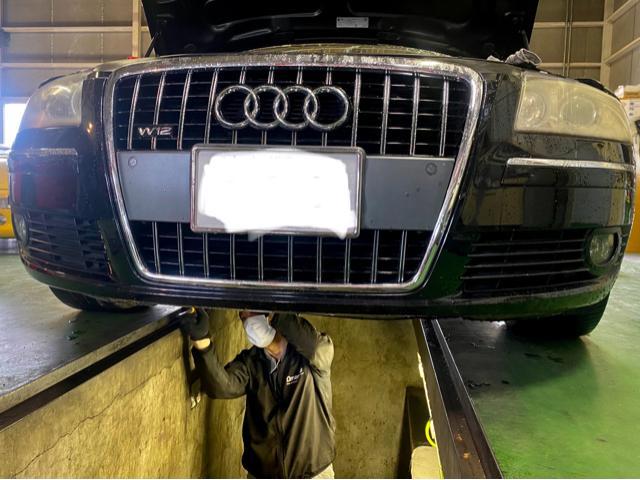 Audi A8 アウディA8 Ωmega オメガ エンジンオイル交換作業。アウディ車検整備修理。茨城県古河市S様 ご依頼ありがとうござます。       栃木県小山市カワマタ商会グループ(株)Kレボリューション