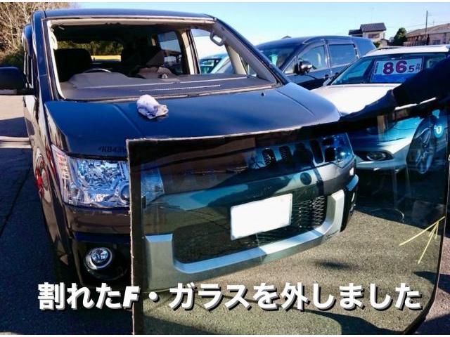 MITSUBISHI 三菱 デリカD:5 飛び石でガラスにヒビが…フロントガラス交換。茨城県筑西市I様ご依頼ありがとうございます。三菱車検整備修理板金塗装故障テスター診断販売買取 栃木県小山市カワマタ商会グループ(株)Kレボリューション
