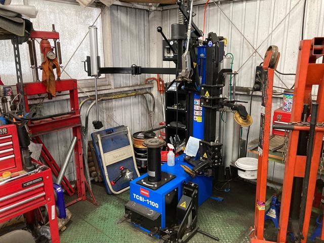 オイル交換からパーツの取付、メンテナンスなど幅広く行っております！レース車両のメンテナンスもＯＫ！