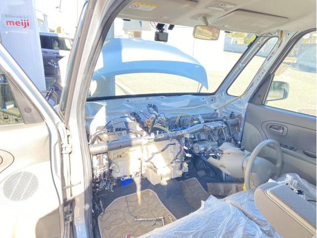 ダイハツ　タント　エバポレーター交換・エアコンガス補充