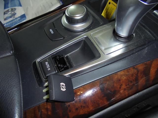 BMW X5（E70）パーキングブレーキスイッチ交換
