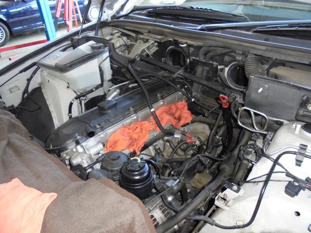 BMW X5(E53)N52B30A　アイドリング不調、エンジンがブルブルする、プレッシャーコントロールバルブ（オイルセパレーター）、スパークプラグ交換