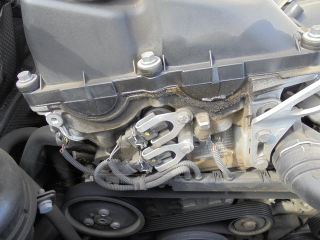 BMW 116i (E87)N45B16A エンジンオイル漏れ修理　オイルエレメントケース、カムカバーガスケット交換