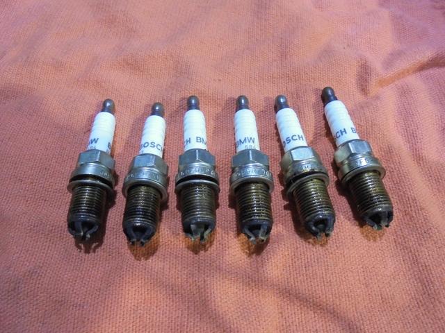 BMW X5(E53)N52B30A　アイドリング不調、エンジンがブルブルする、プレッシャーコントロールバルブ（オイルセパレーター）、スパークプラグ交換