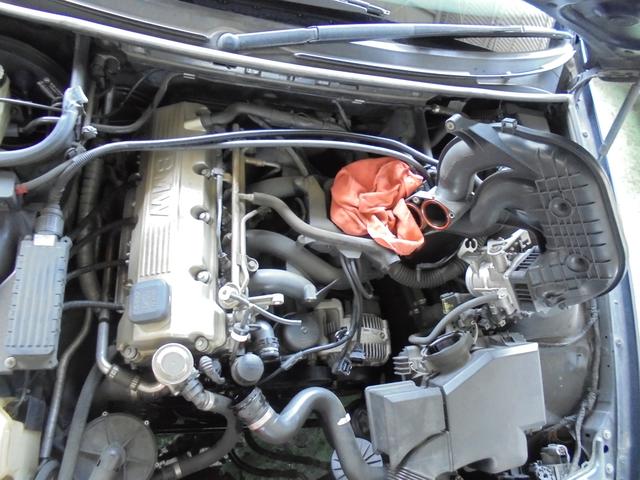BMW 318iツーリング　冷却水漏れ　接続ピース、フランジ交換