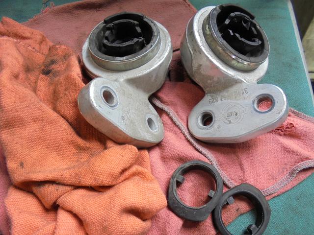 BMW　Z4ロードスター（E86）フロントコントロールアームラバーマウント交換、足回り異音、振動