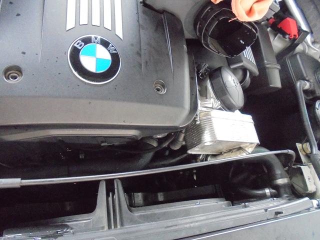 BMW X5(E70)エンジンオイル漏れ修理　エンジンオイルエレメントケース割れ
