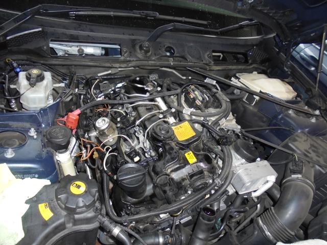 BMW X1(E84)１２ヶ月点検　エンジンオイル漏れ修理　ヘッドカバー脱着、エンジンオイル交換