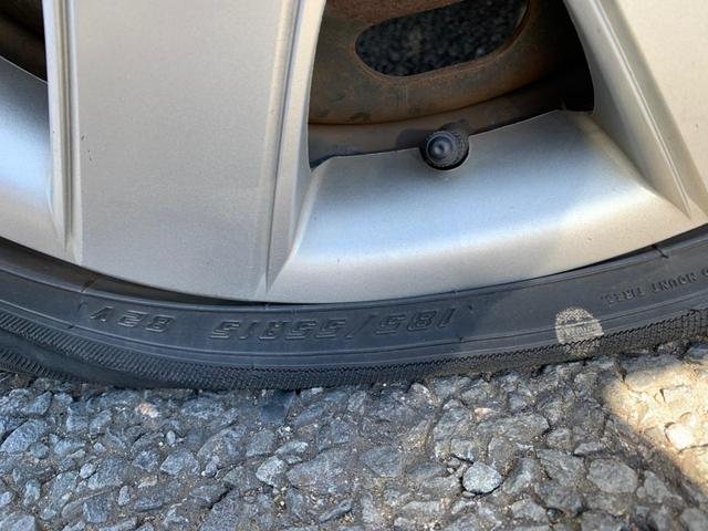 マツダ　ベリーサ　タイヤ交換